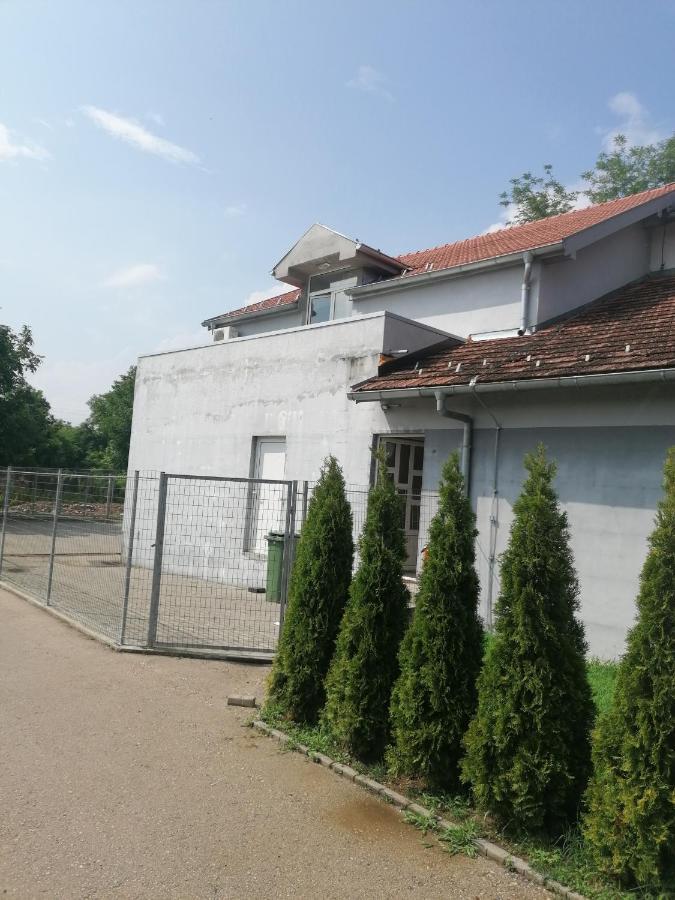 Hostel M Kruševac Zewnętrze zdjęcie